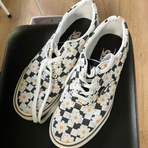 8.5 women’s vans in good condition